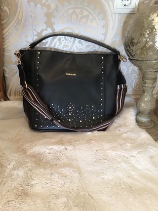 Bolso Binnari Negro con Adornos Dorados