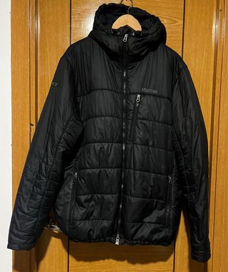 Plumífero Marmot Negro con Capucha