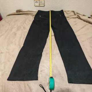 Pantalón negro de pana