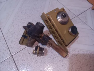 Lote de cerraduras y llaves