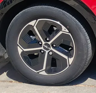 4 Llantas Kia 16 con neumáticos.