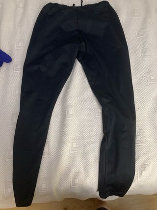 Pantalón Under Armour Negro y Blanco