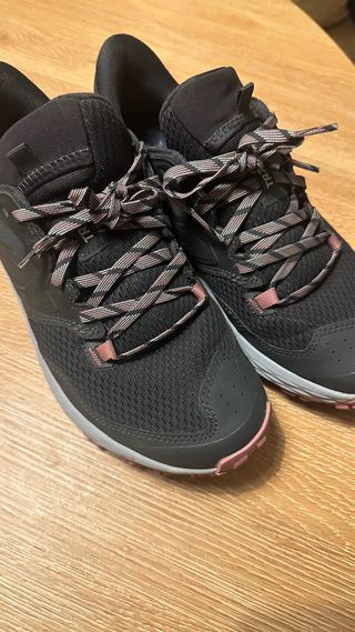 Zapatillas Decathlon Talla 37 Negras y Rosas