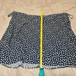 Falda negra con lunares blancos