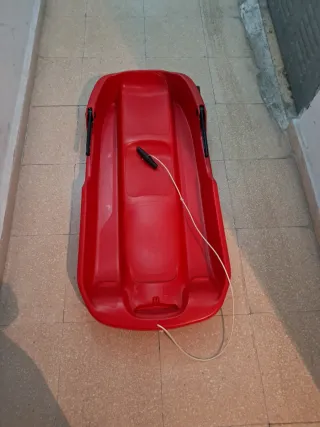 Trineo Decathlon Rojo.Solo usado una vez