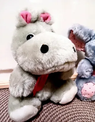 Coppia peluche morbidi: ippopotamo ed elefante