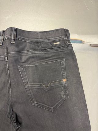 Pantalón vaquero Diesel negro