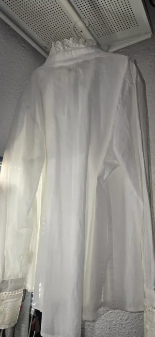 Blusa LOVIE & CO blanca con encaje