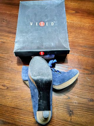 Zapatos de tacón azul marino con cordones