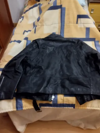 Cazadora de piel con cremallera