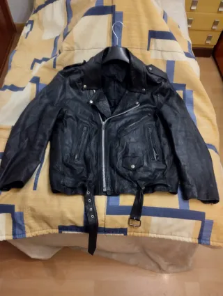 Cazadora de piel con cremallera