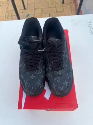 Nike Air Force 1 Negras Estampadas