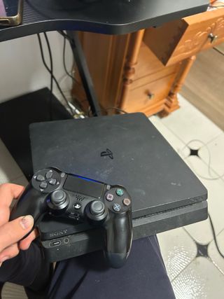 PS4 Slim + volante e pedali, prezzo fino al 15