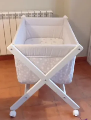 Minicuna con ruedas