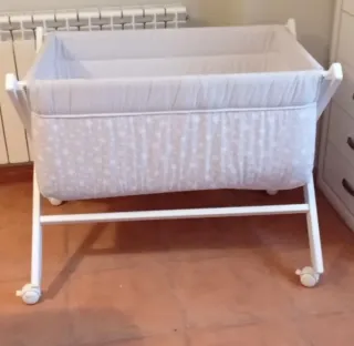Minicuna con ruedas