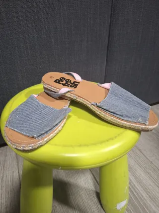 Sandalias planas vaqueras niña