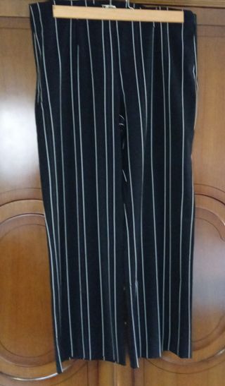 Pantalón rayas acampanado negro y blanco