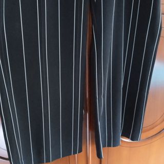 Pantalón rayas acampanado negro y blanco