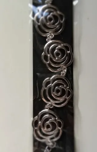 Pulsera plateada de rosas regalo pendiente perla