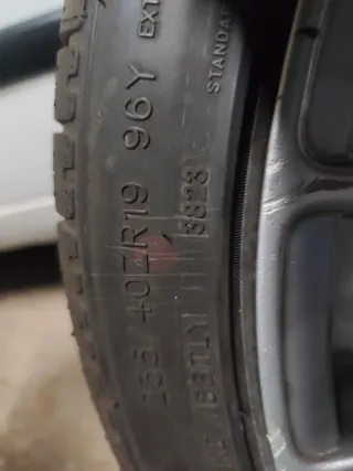 Neumáticos 235/40 R19