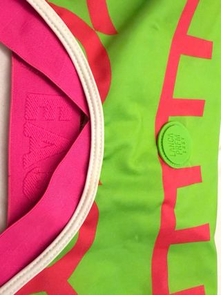 Crop top verde y rosa marca brasileña original