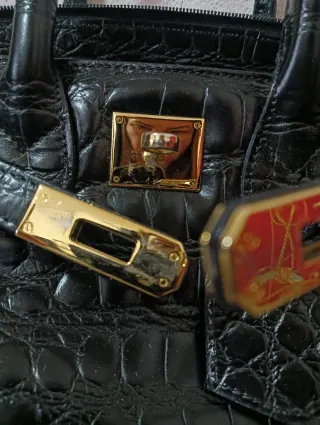 Borsa in pelle nera effetto coccodrillo