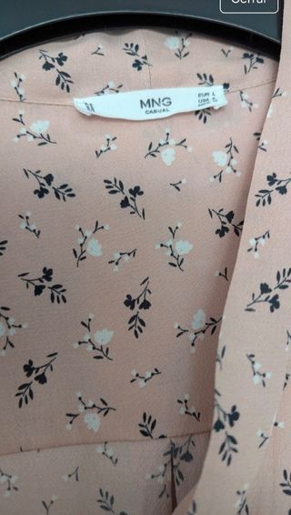 Camisa Mango floral rosa o Blusa negra y blanca DE
