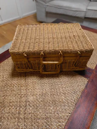 Maleta de mimbre vintage