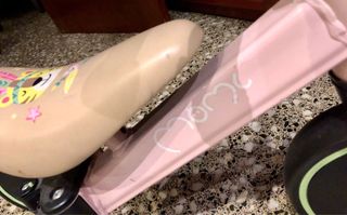 Bicicleta de aprendizaje rosa Marca: MOMI