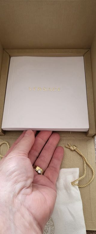 Reloj Versace Dorado y Rojo