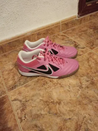 Zapatillas de fútbol sala Nike rosas