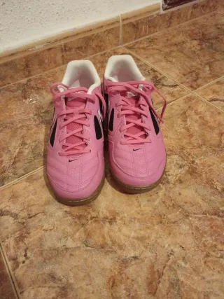 Zapatillas de fútbol sala Nike rosas