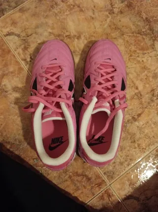 Zapatillas de fútbol sala Nike rosas