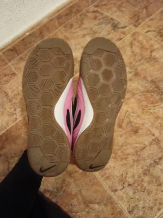 Zapatillas de fútbol sala Nike rosas