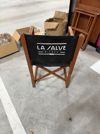 Mesa plegable de madera con sillas