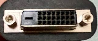 Adattatore DisplayPort a DVI triplo uso massimo.