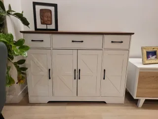 Aparador blanco y madera con puertas