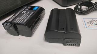 Pacchetto 2 Batterie EN-EL15 Nikon + Caricabatterie. NUOVO