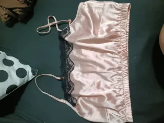 Pijama corto satén encaje rosa