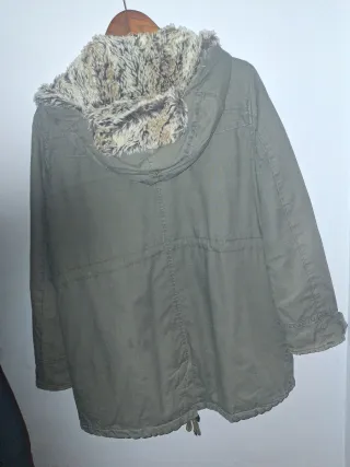 Chaquetón señora enguatado con capucha y pelo