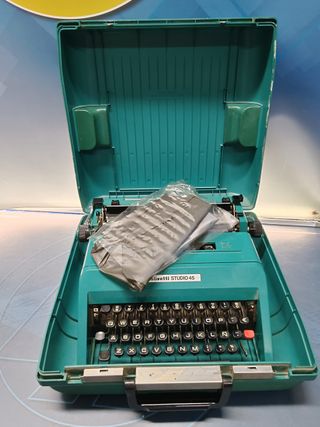 Máquina de escribir olivetti studio 45 con caja verde, buen estado, original