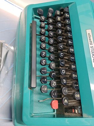 Máquina de escribir olivetti studio 45 con caja verde, buen estado, original