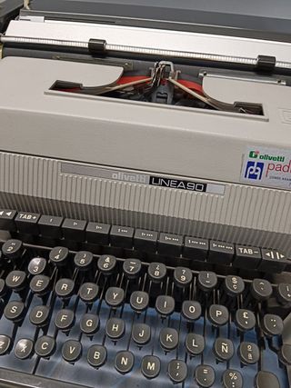Máquina de escribir Olivetti Linea 90 , sin funda, buen estado