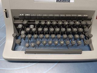 Máquina de escribir Olivetti Linea 90 , sin funda, buen estado
