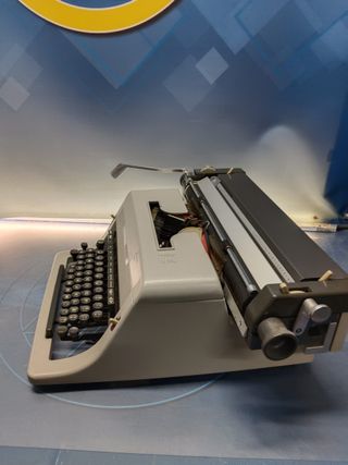 Máquina de escribir Olivetti Linea 90 , sin funda, buen estado