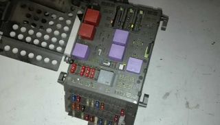 Caja relés 7700821586 renault laguna 1.8 mt 133844