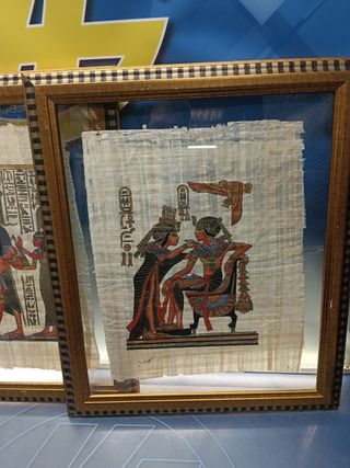 Pareja de papiros egipcios enmarcados. 48x58x3 cm.