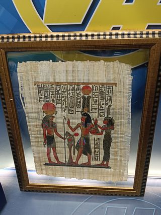 Pareja de papiros egipcios enmarcados. 48x58x3 cm.