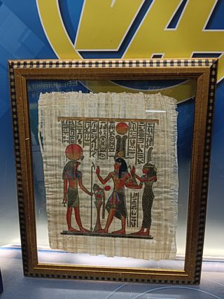 Pareja de papiros egipcios enmarcados. 48x58x3 cm.