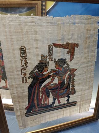 Pareja de papiros egipcios enmarcados. 48x58x3 cm.